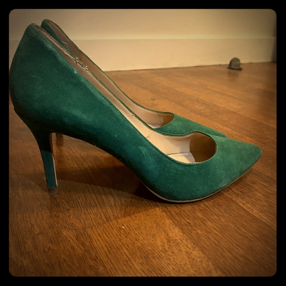 Aldo True Green classic suede pump